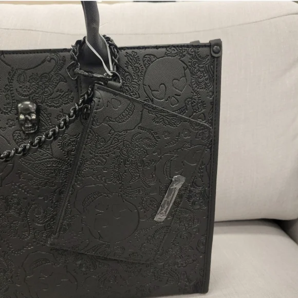 Betsey Johnson "skulltatstic"  black skull 2 PC large tote with wristlet XOKIARA - Picture 6 of 10